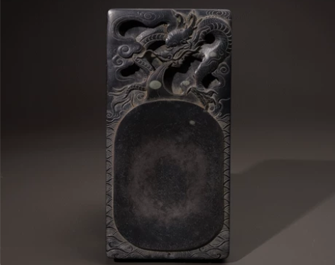旧藏端砚“龙腾” 藏品饱满厚实，石质滋润细...