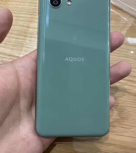 夏普R2C手机绿色，成色还不错具体看图，骁...