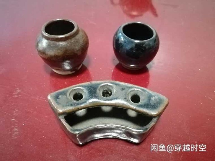 文房小水盂两个,笔搁一个,都是老货,全品无...