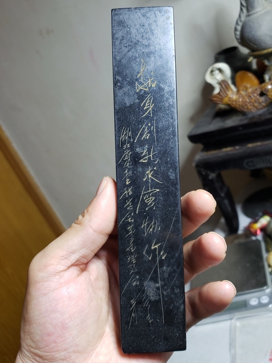 石镇纸，不知道什么石的，手工雕刻的，一线下...