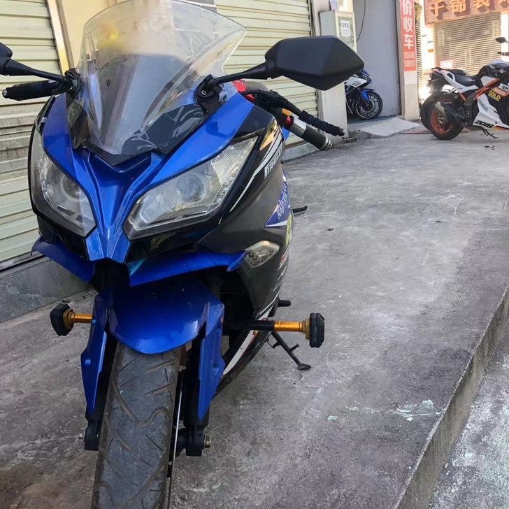 双缸忍者。两年车子。有喜欢的来研究几千块钱...