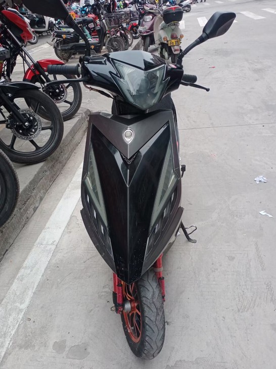 鬼火六代九九新准新车！！朋友自家开的车，发动机车况完美！有意