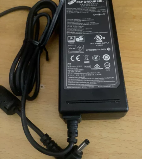 机械革命f6笔记本的原装充电器 充电器是因...