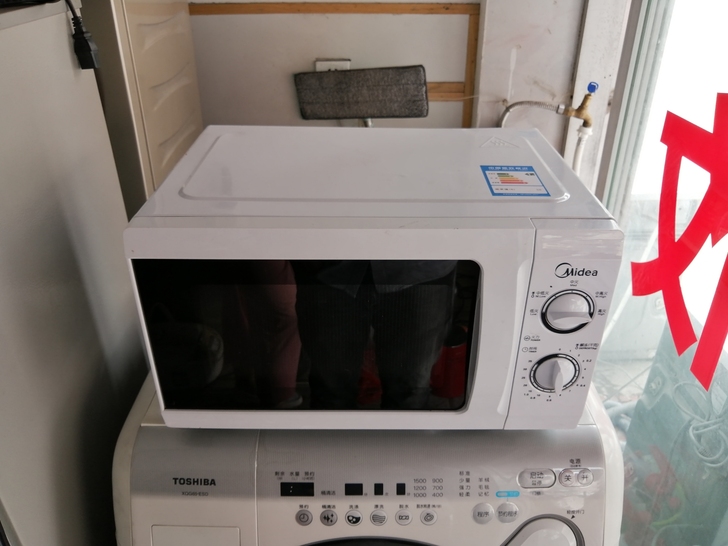 9成新美的微波炉出售