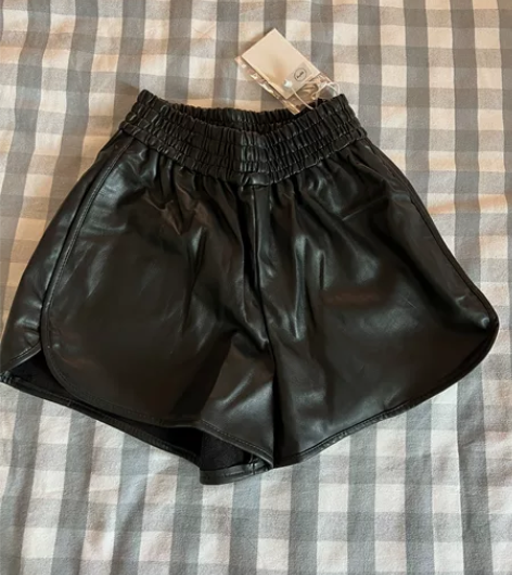 皮短裤,女皮短裤,全新带吊牌! 感兴趣的话...