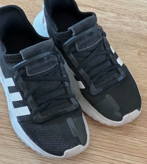 Adidas阿迪达斯专柜运动鞋 男女孩都能...