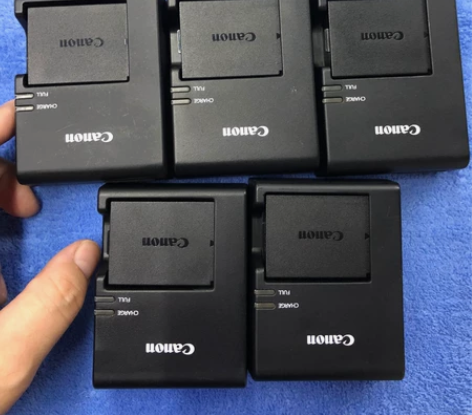 佳能原装正品E10电池+充电器 95新 1...