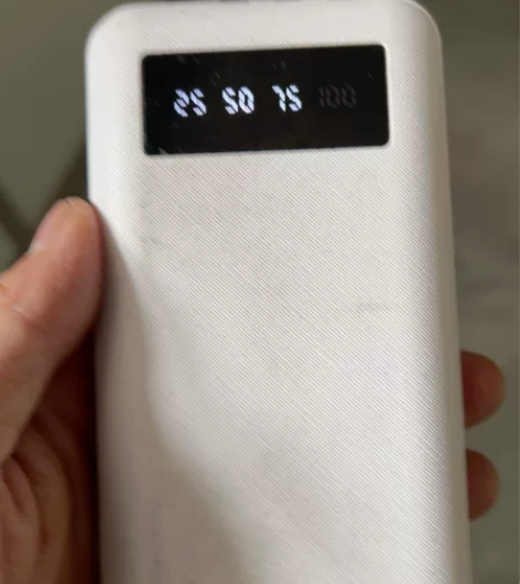 苹果安卓华为通用充电宝看上50拿走 感兴趣...