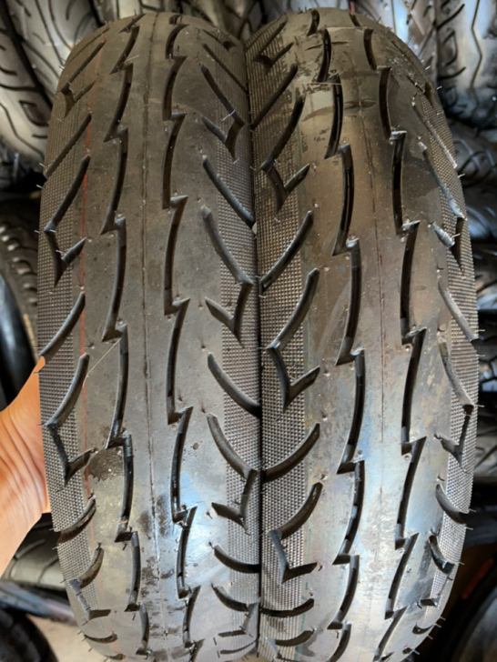 出售两条朝阳品牌3.50-10真空胎 实物...