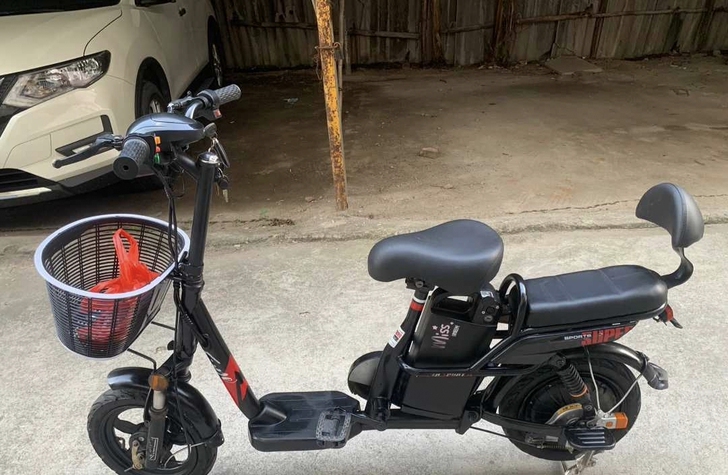 准备搬家了,九成新用了不到8个月,还可以跑...