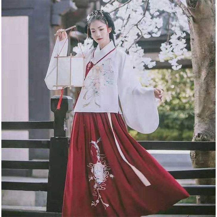 汉服女学生古装长款春传统装莲花绣花明制交领...