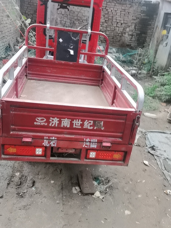 搬迁低价处理摩托三轮，八成新质量扛扛的。几...