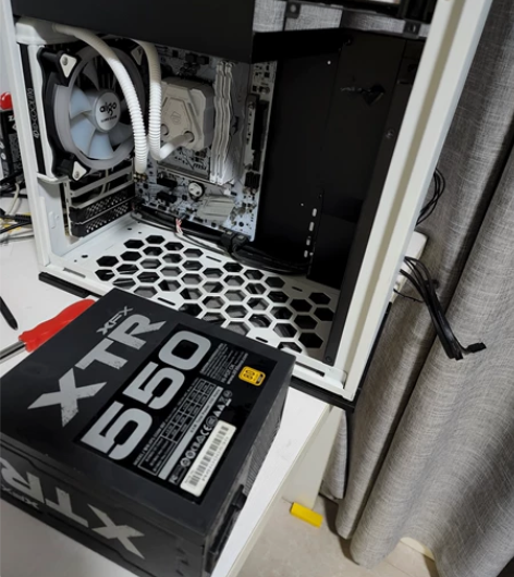 讯景(XFX)额定550W XTR系列电源...