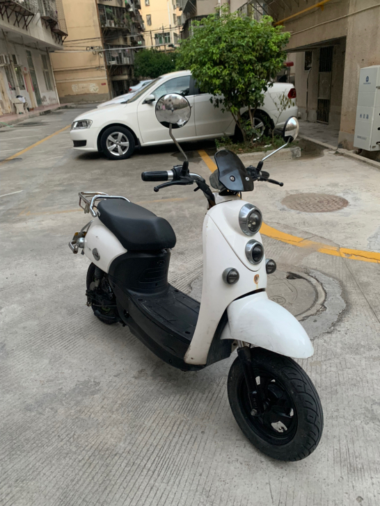 台铃白色代步小小龟，60v电池，续航代步5...