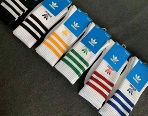 加厚毛巾底的中筒袜，冬天不冻脚踝的那种。 ...