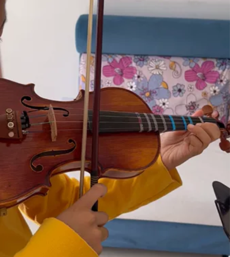 1/2手工小提琴，适合身高125-135。...