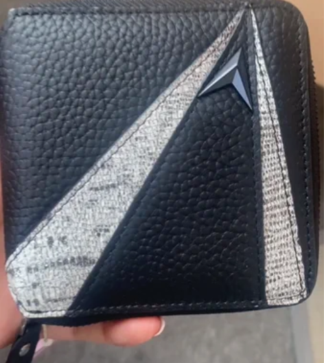 啄木鸟女士真皮短钱包全新 感兴趣的话点“我...