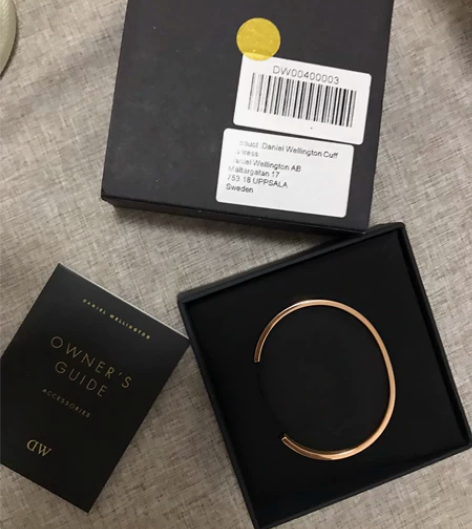 DW手镯全新 有防伪码，手镯比较小，适合很...