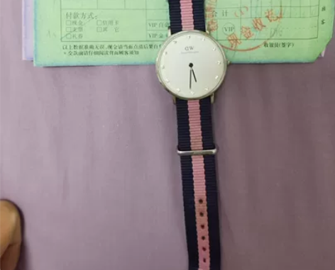 DW时尚穿搭手表，有购物小票，没有表盒，售...