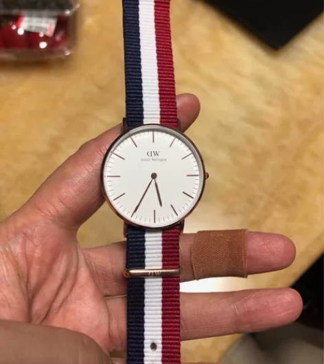 DW手表表盘18，半新送3条表带，买的时候...