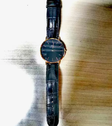 DW 手表 黑色表盘金边 黑色表带 新旧程...