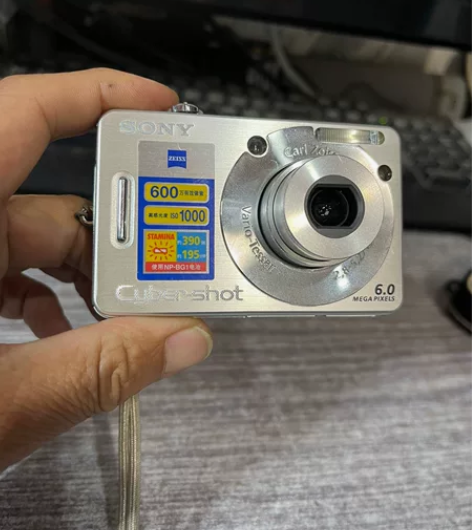 索尼数码相机 DSC-W50 实物拍摄，实...