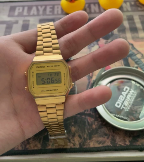 CASIO小金块 去年在得物上买的 平时没...