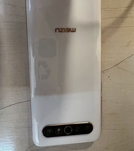 出魅族17Pro 屏幕右下角稍微开胶 但不...