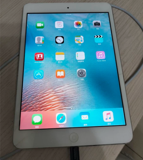 转让iPad mini1，屏幕有一条裂痕，...