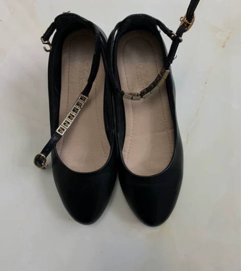 女士单鞋，真皮35码，只穿了一次，跟高4c...