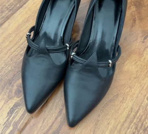 全新 小猫跟牛皮单鞋 感兴趣的话点“我想要...