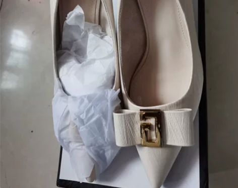 高跟鞋，单鞋，尖头细跟鞋，面料如图，蝴蝶结...