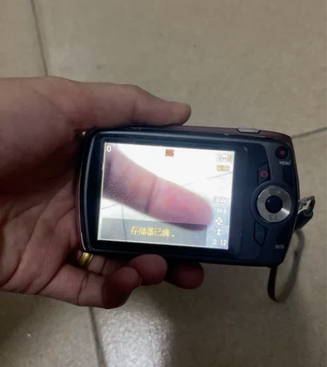 卡西欧s8屏幕有点问题 感兴趣的话点“我想...
