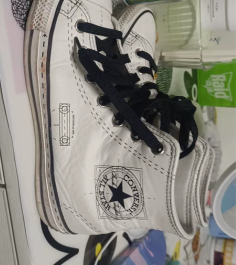 匡威，轻微折痕，有些脏 感兴趣的话点“我想...