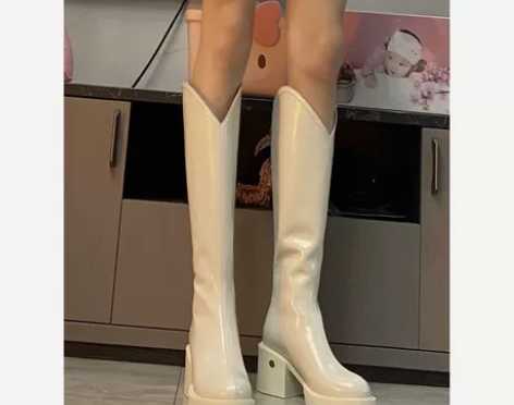 巨好看!白色长靴女2022年新款厚底v口显...