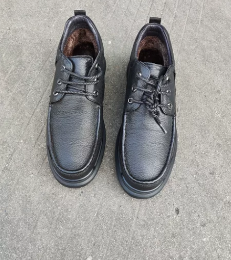 44码品牌骆驼黑色系带平底圆头全新断码处理...