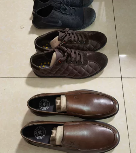 刚收拾出来的，Nike帆布鞋， 骆驼皮鞋，...