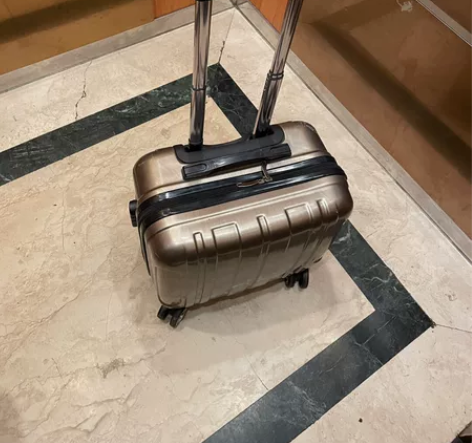 拉杆箱小号，登机箱，电脑箱。八成新，适合短...