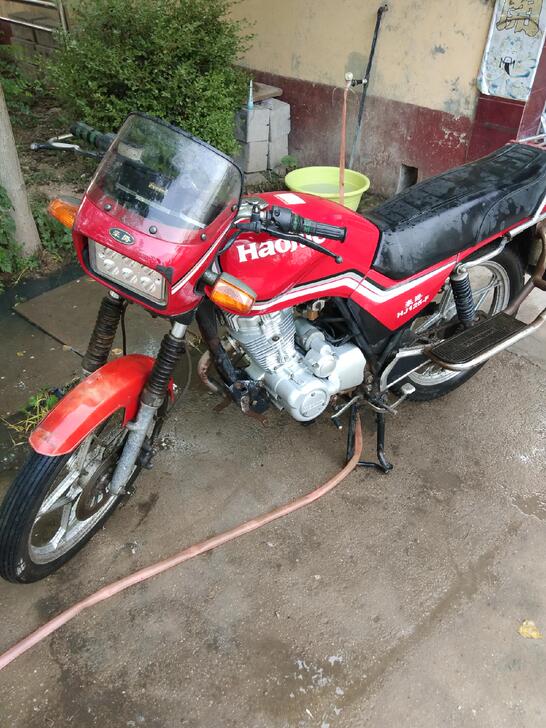 豪爵125-F摩托车