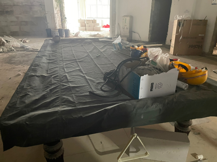 皇冠斯诺克台球桌一张。台泥有破损。低价出不...