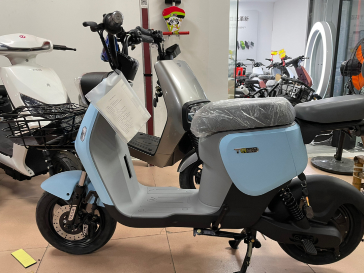 台铃M9 造型 颜值 颜色年轻化 锂电池4...