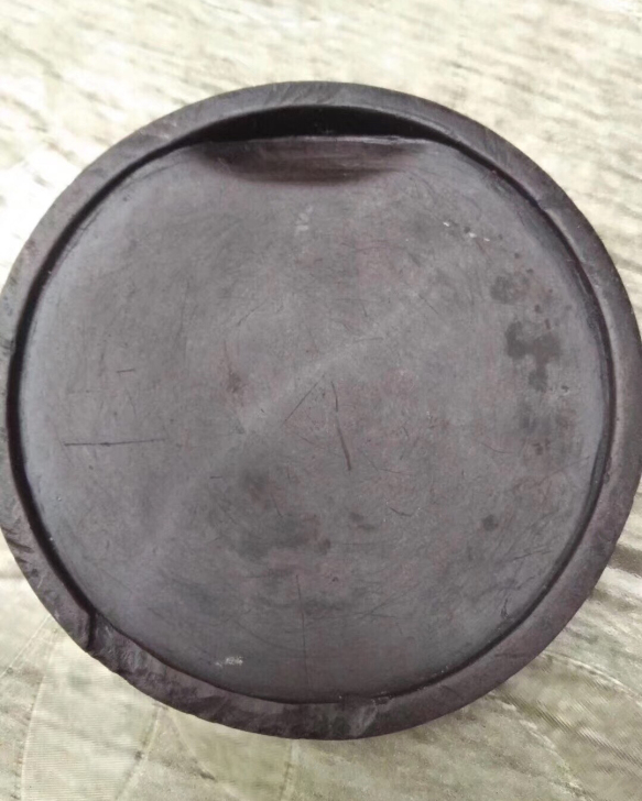 清代端石笔舔小圆砚，風來筆硯香，文字镌刻秀...