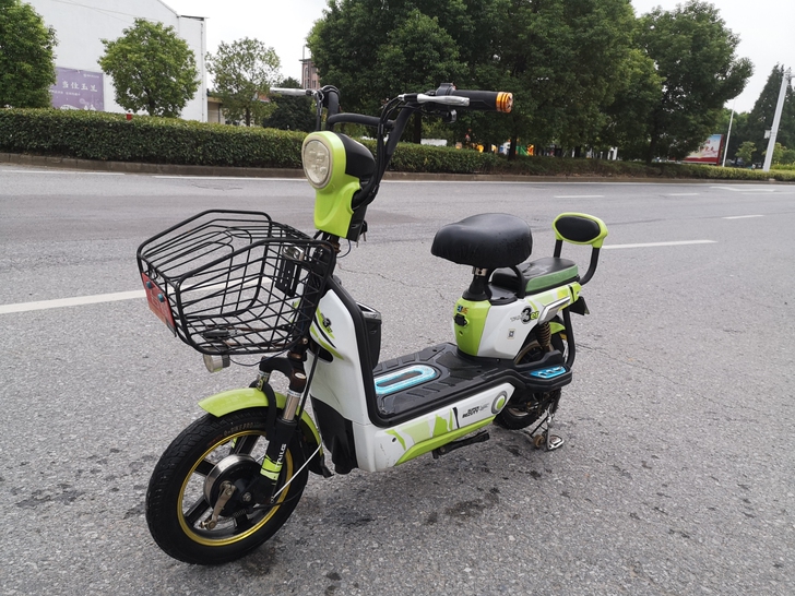 台铃电动车，四个大电池，成色新，无故障，闲...