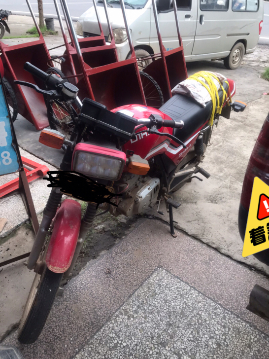 铃木摩托车