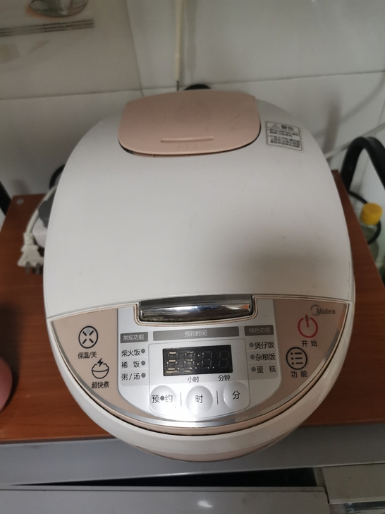 八成新美的电饭锅4L