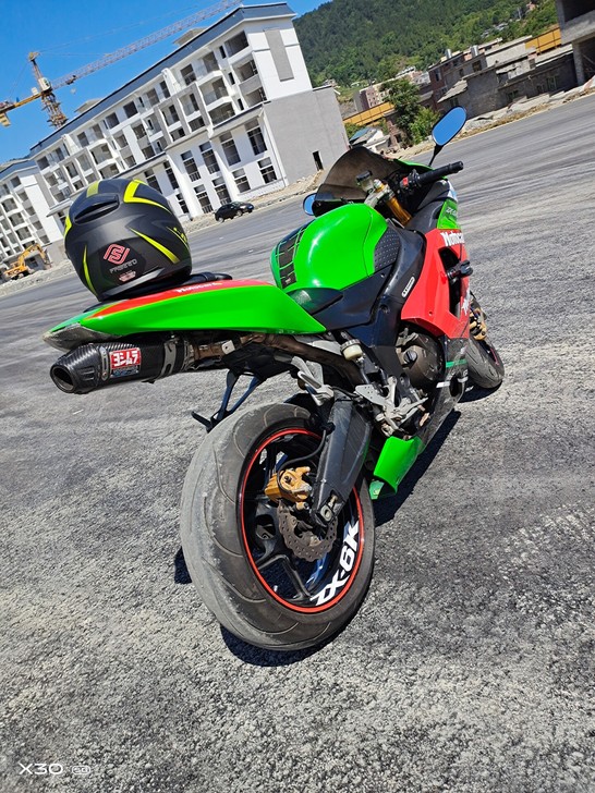 06年川崎ZX6R，发动机 一颗螺丝没动 ...