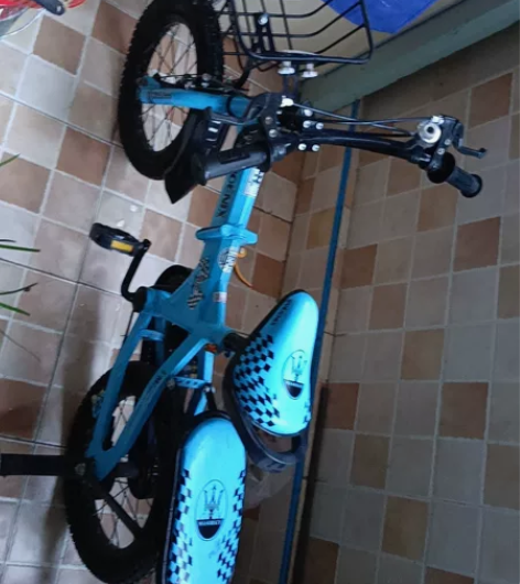 凤凰自行车，8成新，刹车坏了，然后轮子需要...