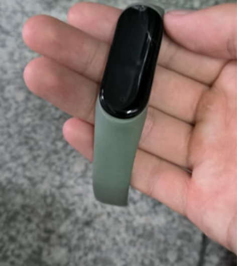 小米手环5标准版碎了一点，的没有毛病 感兴...