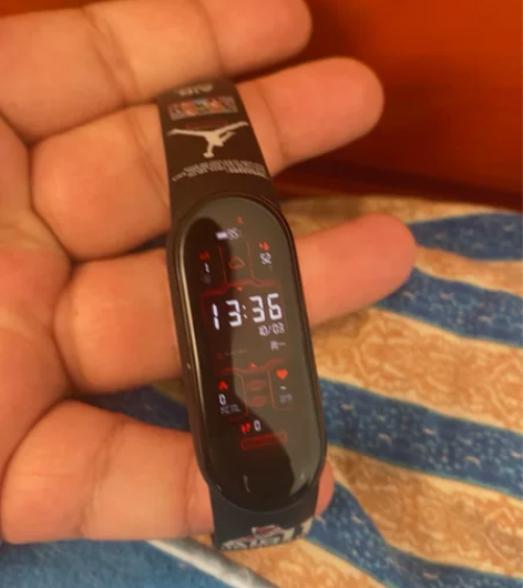出售小米手环6普通版，夏天买的，没怎么带嫌...