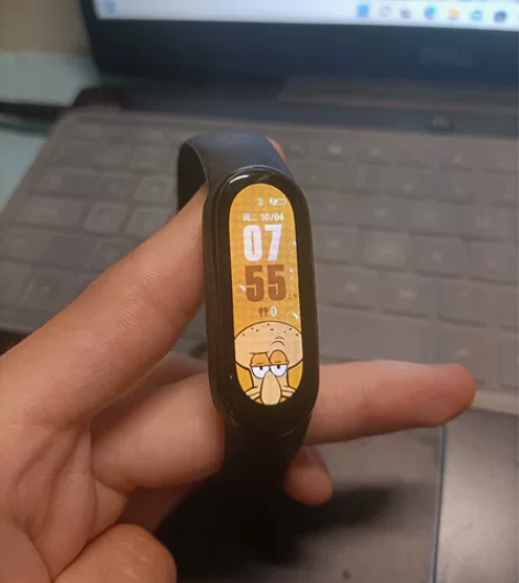 小米手环6，略微划痕，有充电器，包邮 感兴...